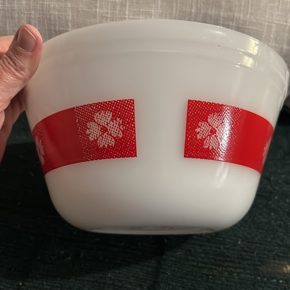 Federal Glass Red and White gingham band pattern milk glass mixing bowl - Picture 4 of 7